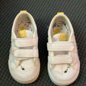 Addias sneakers girl size 6
